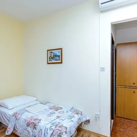 Guest house Bellevue 1 *